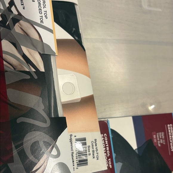 Hanes Silk Reflections Silky Sheer Pantyhose - Black and Buff AB NWT - Picture 6 of 6